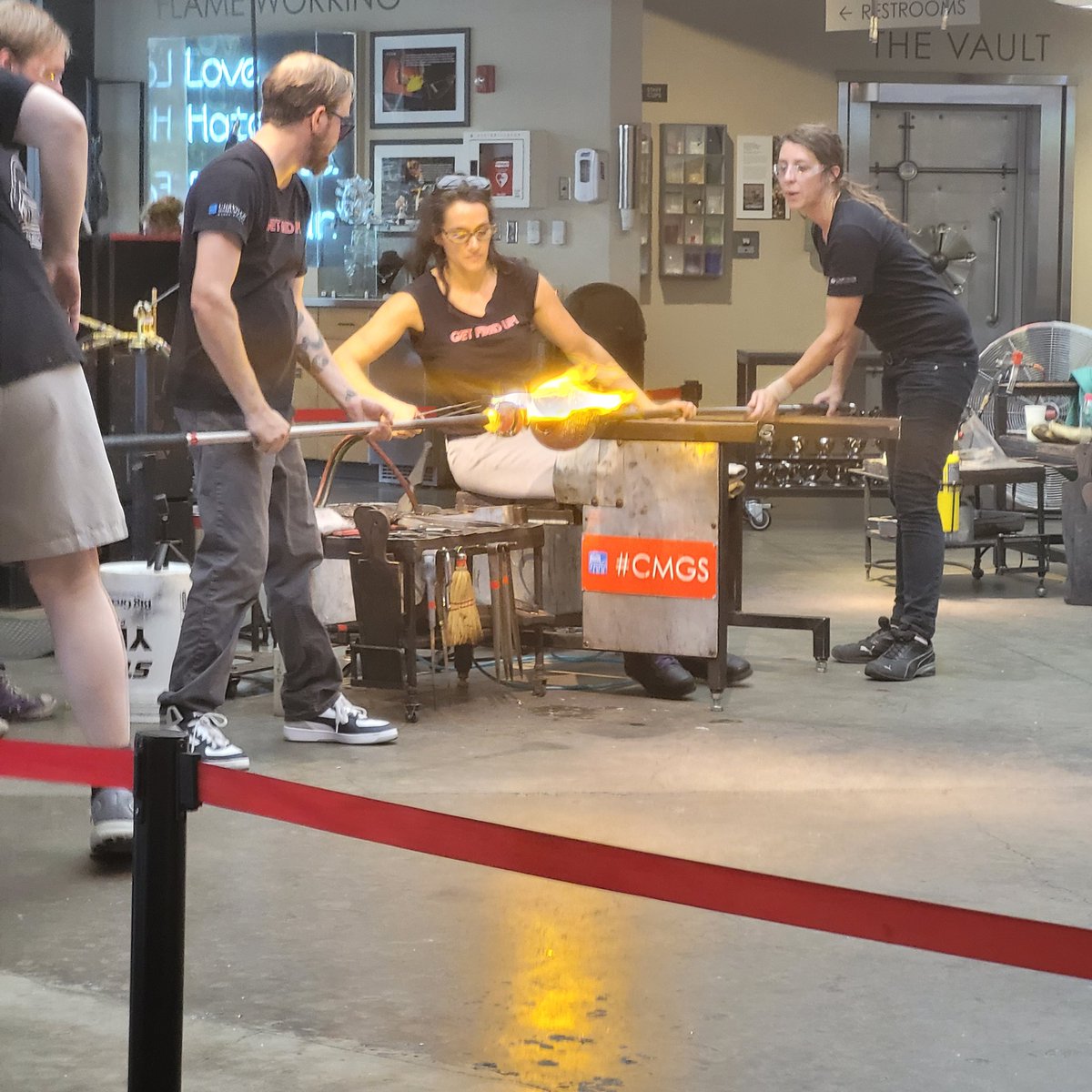 MrsT23809691's tweet image. Just finished #blownaway and was totally fangirling when I saw two of the guest judges go from my TV to right in front of me!You should check out the glass studio at the @ChryslerMuseum,I was in complete awe watching these masters at work! 
#cmgs #vbhasjoy #vbsummerbingo
@PBIS4VB