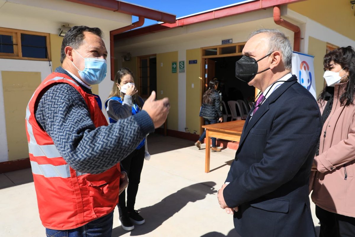 OSIPTEL's tweet photo. 📌 En el lugar, el presidente ejecutivo dialogó con Juan Carlos Tejada, gestor del tambo de #Suchis, en actividad que reúne a 18 tenientes gobernadores de las comunidades del centro poblado de Suchis, distrito de Caracoto, provincia de San Román. https://t.co/kj6XVJMqNt