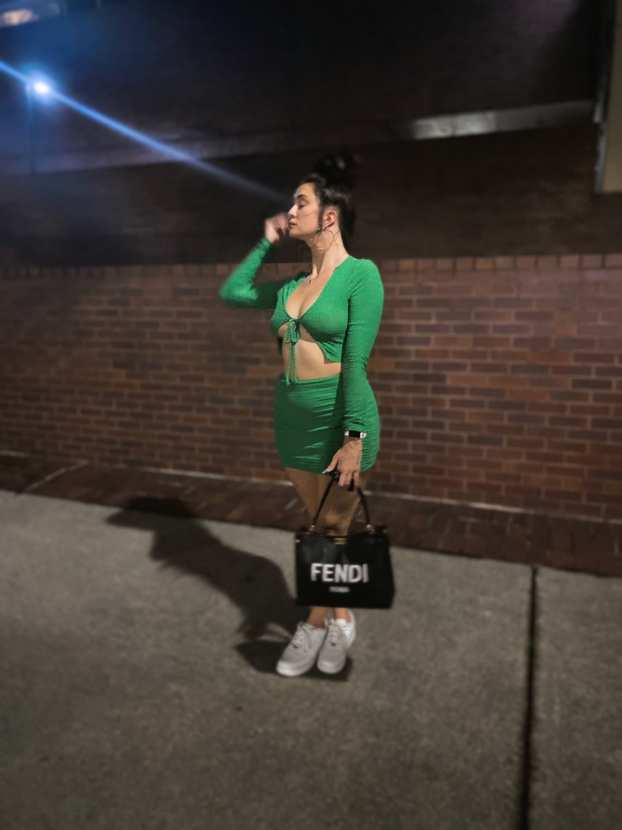 i’m the center of attention 💚