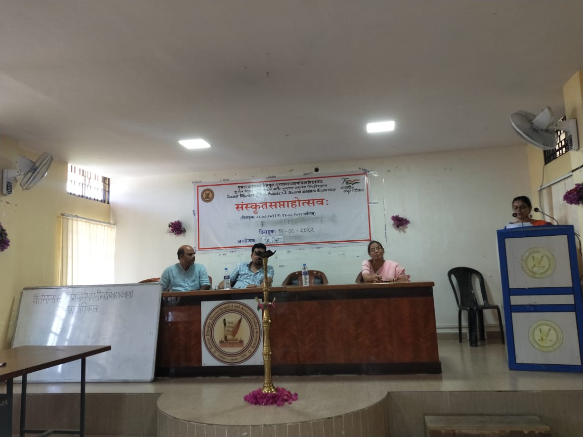 KumarSanskrit's tweet photo. As part of d Sanskrit week celebration Dept of Education orgnsd a lecture prgm on Ancient Indian Pedagogies &amp; Its relevance in Present Context. Hon'ble VC Prof @prahladjoshi71, Dr H Sarma, Registrar, Dr SK Kashyap, CoE along with other faculties delivered their speech on d theme. https://t.co/yznoy0Ptxb