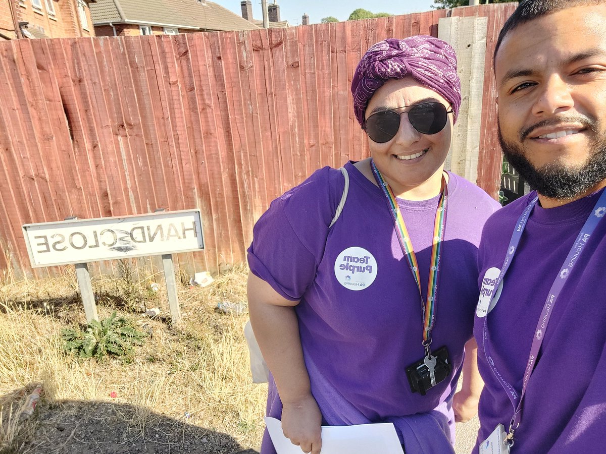 Farmaan29's tweet photo. Blazing Afternoon in Braunstone Six Streets doing leaflet drops &amp; door knocks with @MumtazPA1 @pa_housing #teampurple https://t.co/itN1BA4z6f