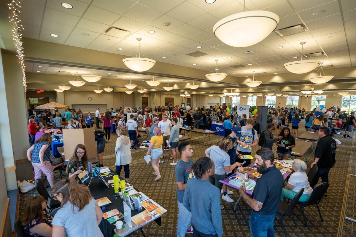 stambrose's tweet photo. Bees, mark your calendars for Club Fest 2022! Make plans to join us Tuesday, Aug. 30 from 2-4 p.m. and learn about the many ways to can get involved on campus. #SAUWelcomeWeek

🔗 https://t.co/dmg9IdwwQj https://t.co/5HzpLSOHgy