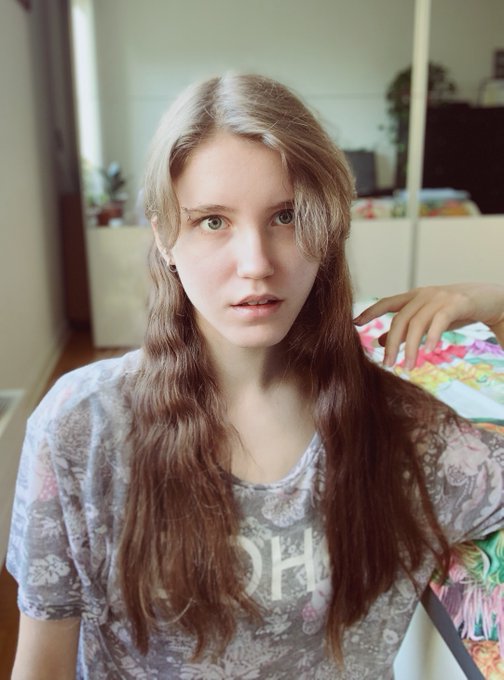 Going live with a chill painting stream 🌿✨ https://t.co/MAJAkK90kN