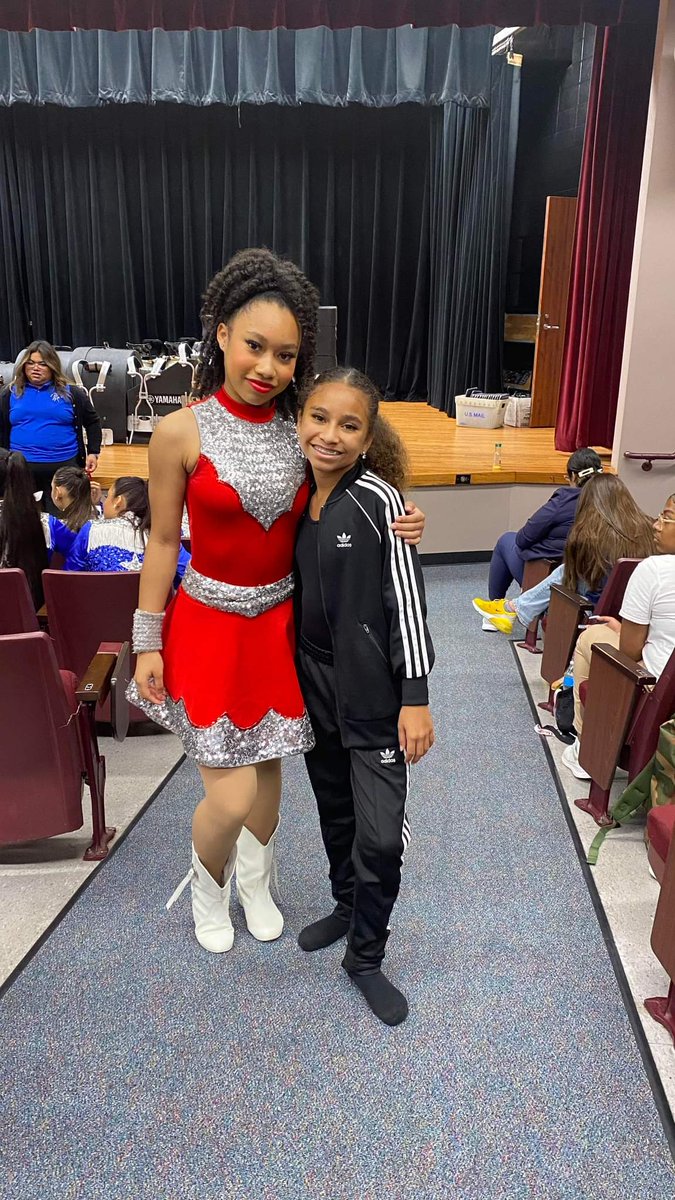 mdeleon1823's tweet photo. Family is everything. First time these two #aldineisd performer sisters got to perform for the same event!!
#AISDConvocation2022 
#aldineconnected
@DrZelayaSpeaks https://t.co/yW1ULnECxi