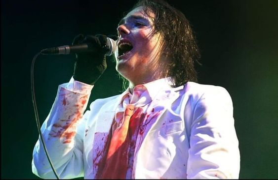 gwayeveryhour's tweet photo. /fake blood https://t.co/fdfav4GeOi