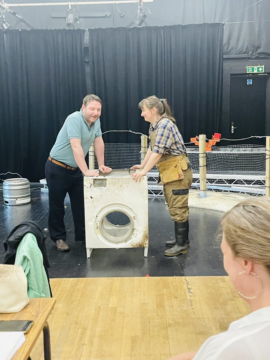 _ClaireMurray's tweet photo. Had a sneak peek into rehearsals for #TheBorderGame today and had such a great laugh with Henry & Sinรฉad. Had forgotten just how hilarious it is! ๐๐
Itโs coming back to the Lyric for just 4 shows before it heads off on a massive all-Ireland tour. Highly recommend! ๐ https://t.co/4ErpW9mSVm