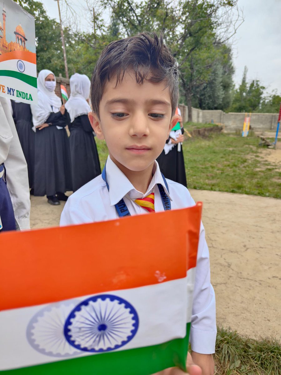 #HarGharTiranga celebrations in Reshinagri, Shopian
#InLoveWithTiranga
#HarGharTiranga
#MeraTirangaMeriShaan
#KashmirMeinTiranga pic.x.com/A0J1fe5xxL