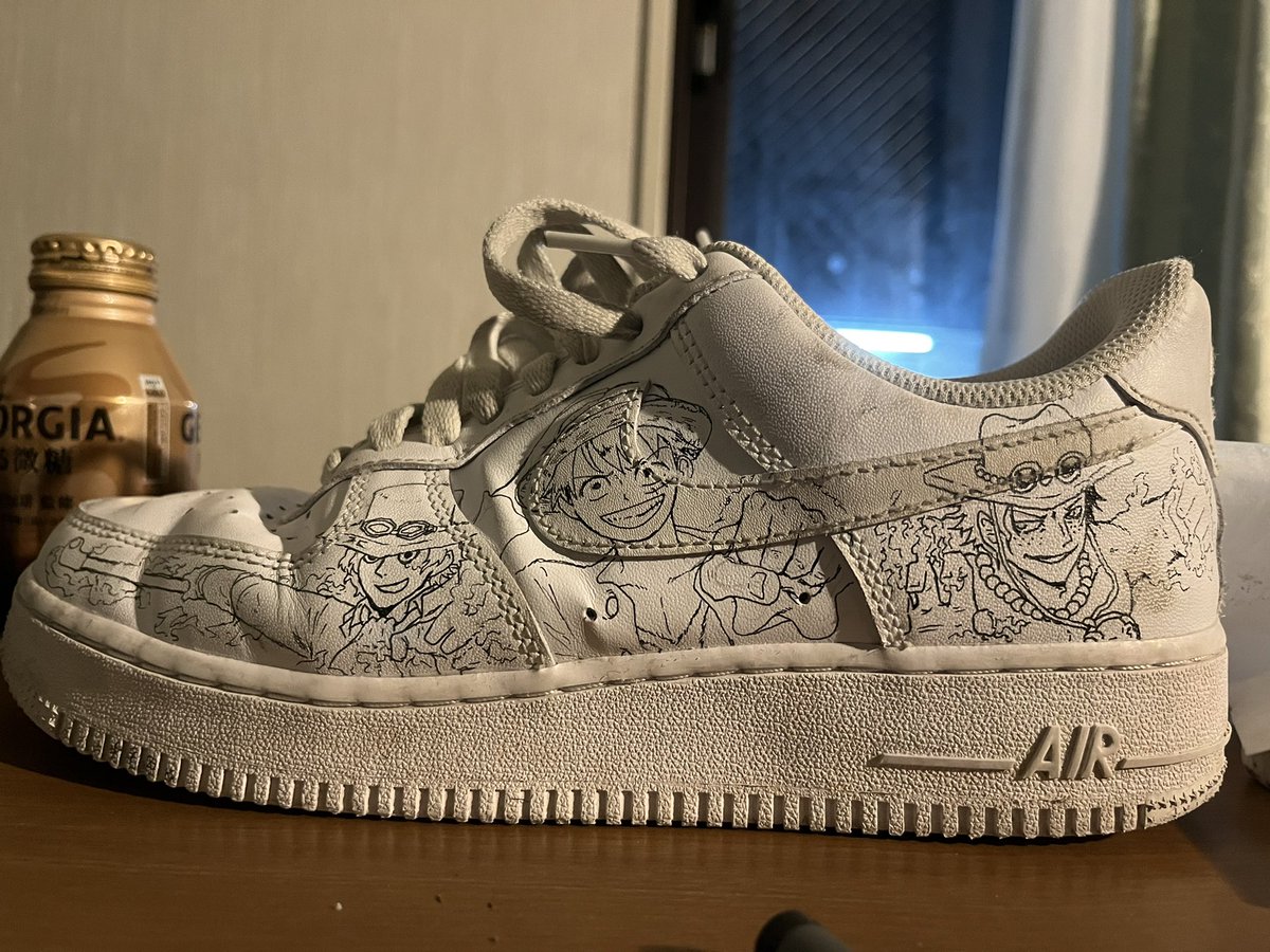 入院生活最終日は検索をかけつつ、スニーカーにワンピースのイラストを描くなどしました。 https://t.co/9Umgulmb3u