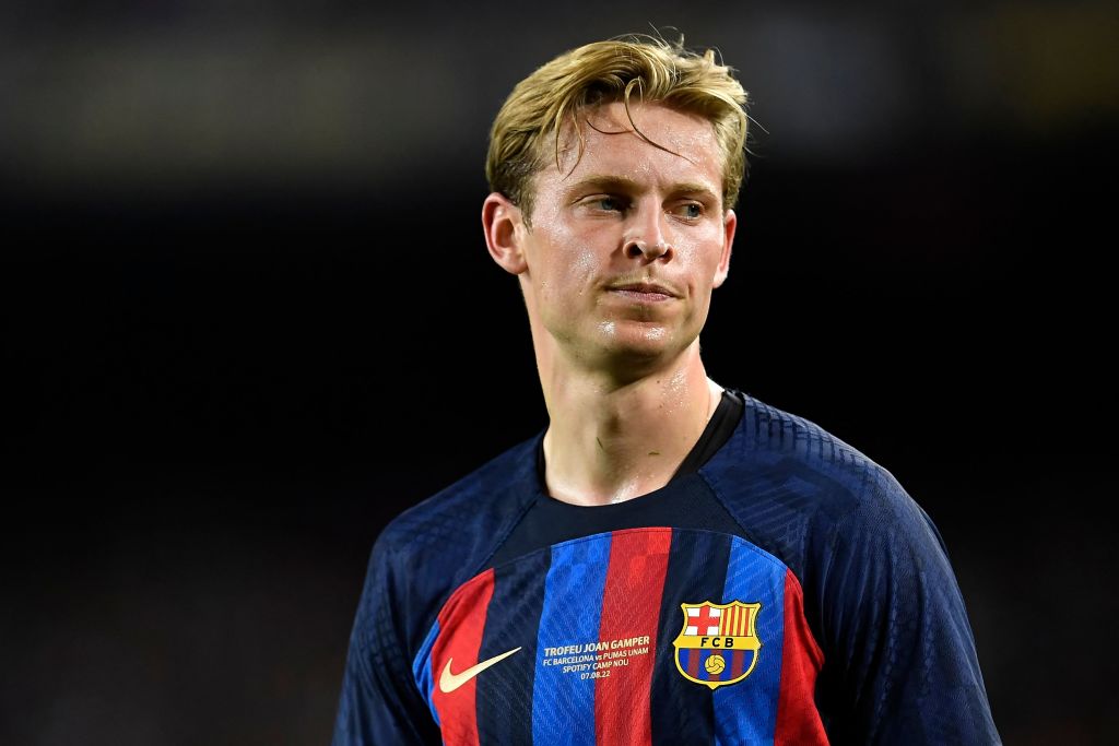 FabrizioRomano's tweet photo. Xavi on Frenkie de Jong: "I consider Frenkie important for me, he's in the squad and that's it. Until August 31st, we'll see because the market is still open". ⚠️🇳🇱 #FCB

"We don't know what's going to happen with many players until the end of the window". https://t.co/BEWjU0KIBS