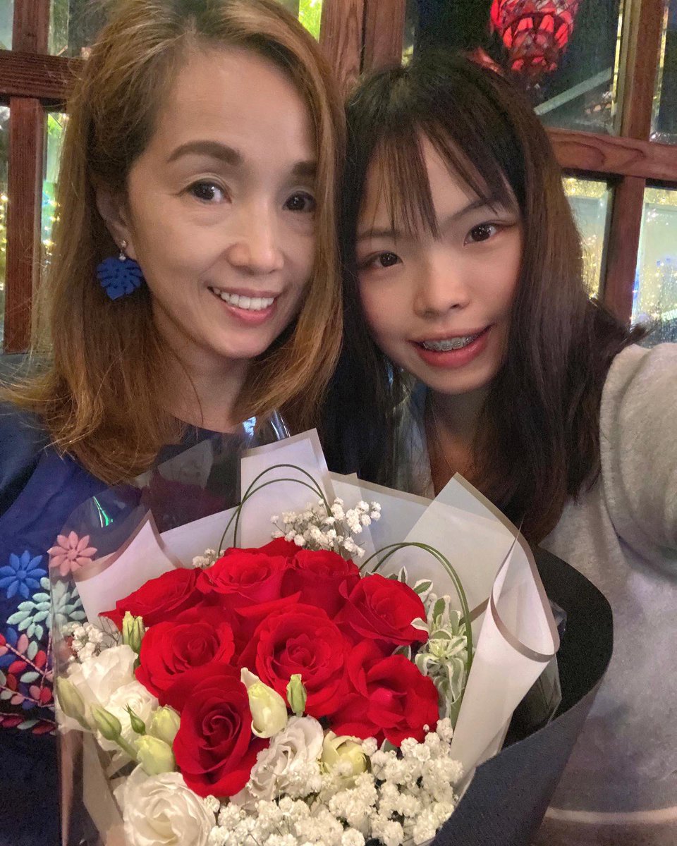 Sharonlo0313's tweet photo. ：
Happy Birthday Mum🎂💋
又長一歲了，希望妳能活得越來越開心，越來越自在，
健健康康一直愛我到老，愛你喔～☀️
我的媽媽，對我的愛就像塊糖，
包在嘮叨裡，藏在責罵裡，
讓我東找西找，直到我懂事，才找到。
#愛媽咪 #媽媽生日快樂 #生日快樂 
#happybirthdaymybestmum #happybirthday  #grateful https://t.co/IZu81geqqJ
