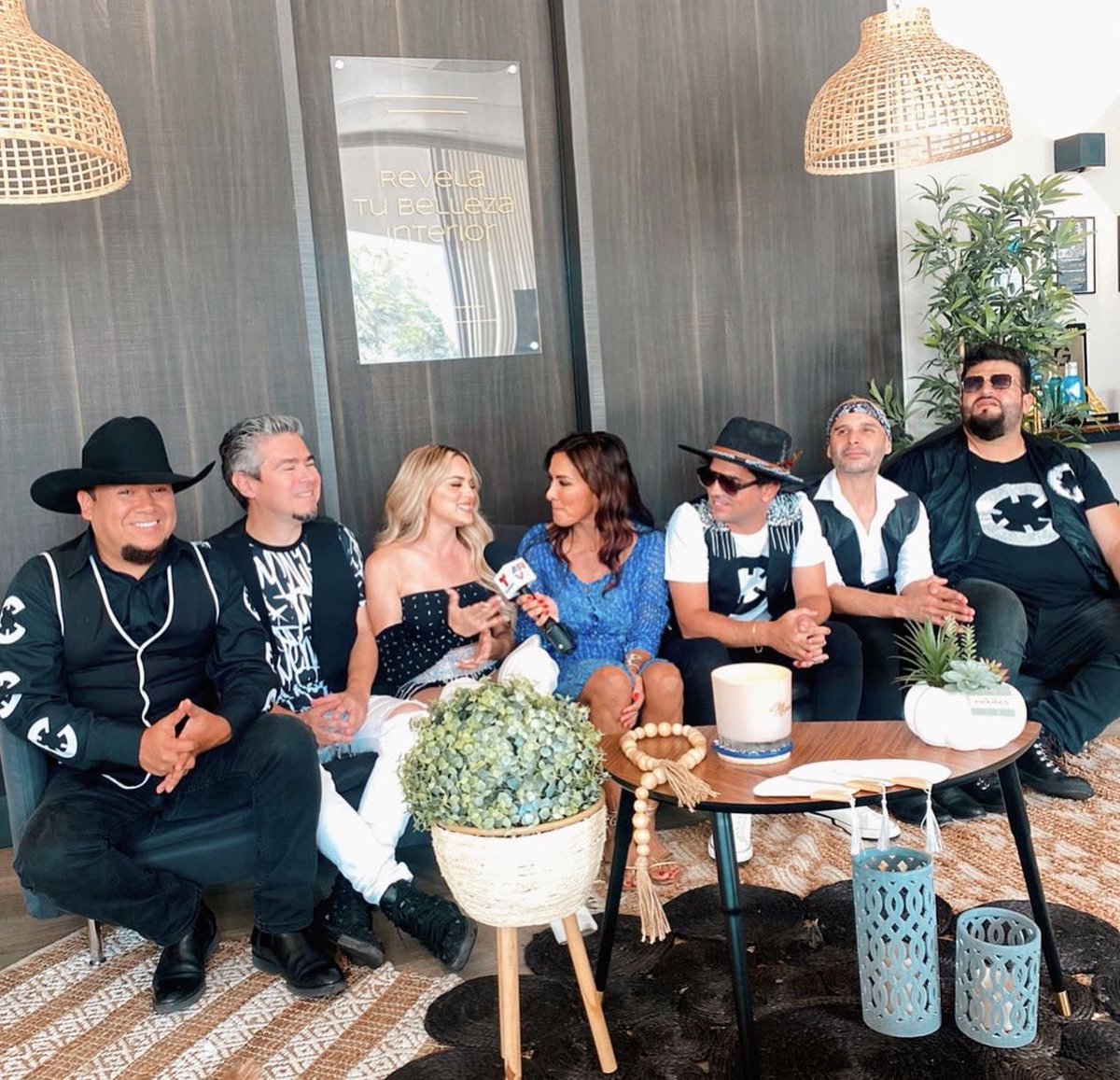 YULI FLORES tweet media