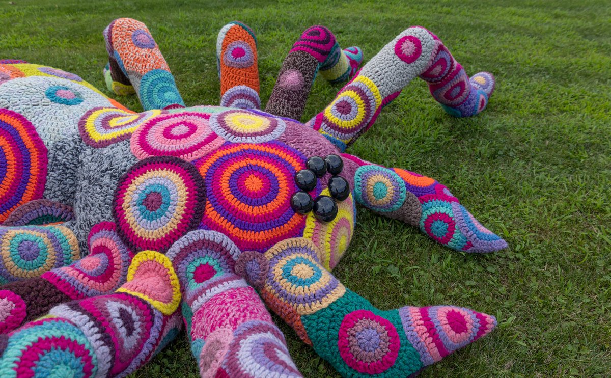 MasseAlexandria's tweet photo. I finished my giant crochet spider 🕷 (this project was funded by John Fluevog Shoes) https://t.co/EfBP10Tjt9