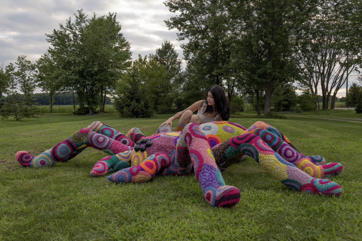 MasseAlexandria's tweet photo. I finished my giant crochet spider 🕷 (this project was funded by John Fluevog Shoes) https://t.co/EfBP10Tjt9