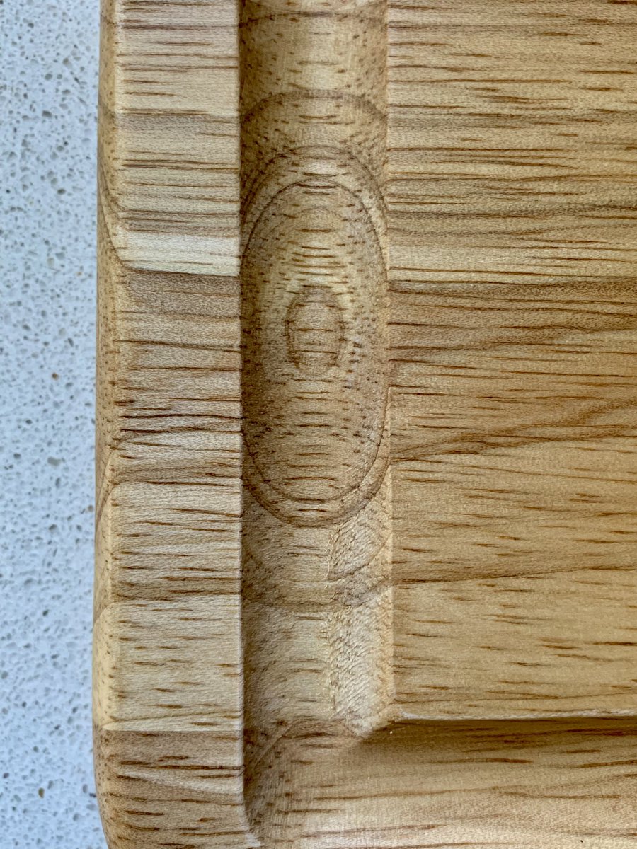 AnneWilkie52's tweet image. I just noticed this face in the woodgrain of my chopping board &amp;amp; now that I’ve seen it I can’t un-see it. 👀😅😜😂🤣