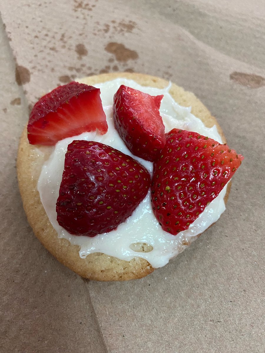 yesmyrealnamei2's tweet photo. #finemotorFriday hated to miss out on fruit pizzas but I know the kiddos enjoyed it! #yummy #CDC #CGERocks @CGETwolves https://t.co/7bA1FujwAU