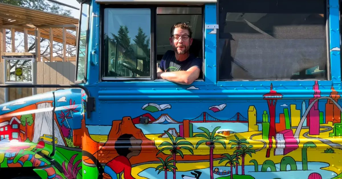 TomasettiElissa's tweet photo. Here's a recommendation from @drmollyness! Follow author-illustrators Robbi and Matthew, and their #busloadofbooks on a virtual tour of America's unsung wonders and off-the-beaten-path communities. Visit and celebrate school districts across the country! https://t.co/kdJs3ib99h https://t.co/xPWQa5lYIH