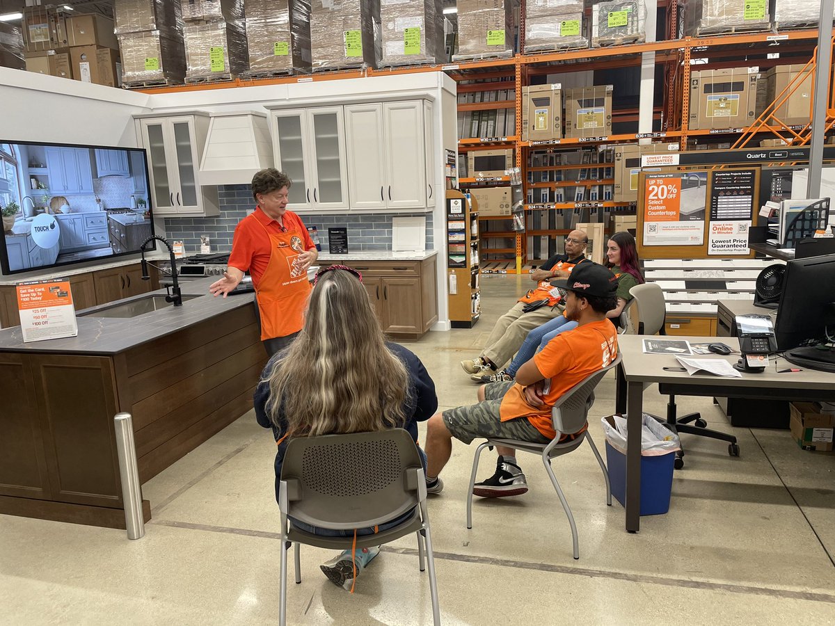 Thanks Ralph for coming out to host our cabinet makeover pk! @HeatherD048 <a href="/AngSully5678/">Angela Sullivan (née Solís)</a> <a href="/LisaHD4life/">Lisa</a> <a href="/AngelWhitefleet/">Angel Whitefleet</a> <a href="/Damien1975HD/">Damien Madden</a> <a href="/Nairobi75819619/">Nairobi</a>