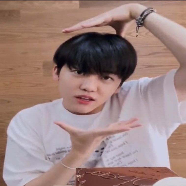 tiny__jaem's tweet image. happy one year to flat peach jaemin🍑🐰

#재민 #JAEMIN