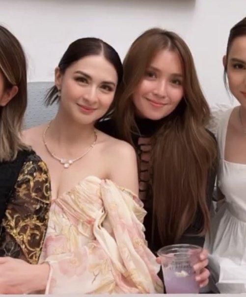 Finally Kathryn Bernardo and Marian Rivera in one frame  happy birthday Marian ! 