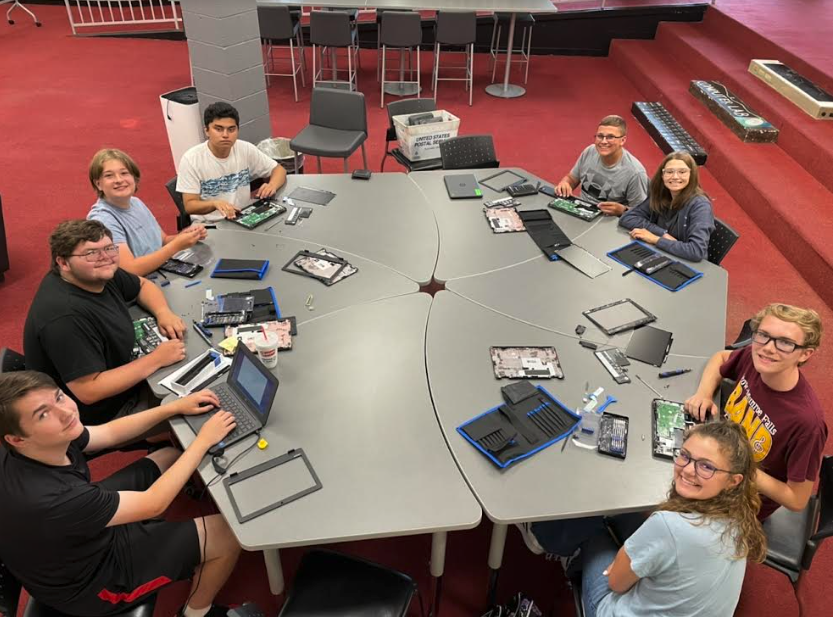 SMFSchools's tweet photo. Our TWE student tech workers are training for another year of being the first line of tech help at SMFHS. Here Josh Wall, a junior, leads a session on Chromebook repair. TWE veterans are paired with 1st-yr workers as mentors. Great group of kids!
#BulldogTech https://t.co/WKpHSTfneJ