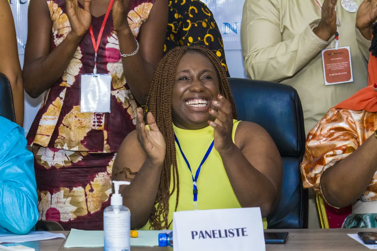 domani_dore_off's tweet photo. #REF_ @NDIGuinee
Une nouvelle génération de jeunes femmes politiques est possible à travers le mentorat...
⤵️À l'occasion j'ai adressée une " lettre à la jeune fille qui me lit en ce moment " que je partagerais avec vous.
📸 @GoumouPicture
#Kibaro #CIV225 #Tgtwittos https://t.co/dFXD8UfoHt