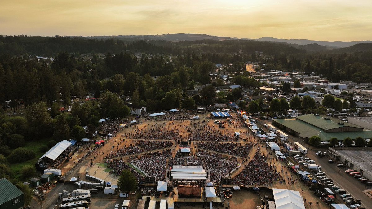Something about weekends with all of your favorite people! 😎
#OregonJamboree #jamfans