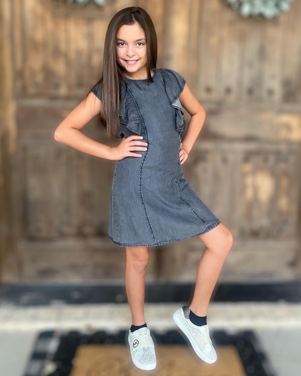 First day of a school! My babies are all growing up too fast! Freshman 🥺 and 5th grade! 🥰🥰 Hope they have a great year! 🙏🏼🙏🏼