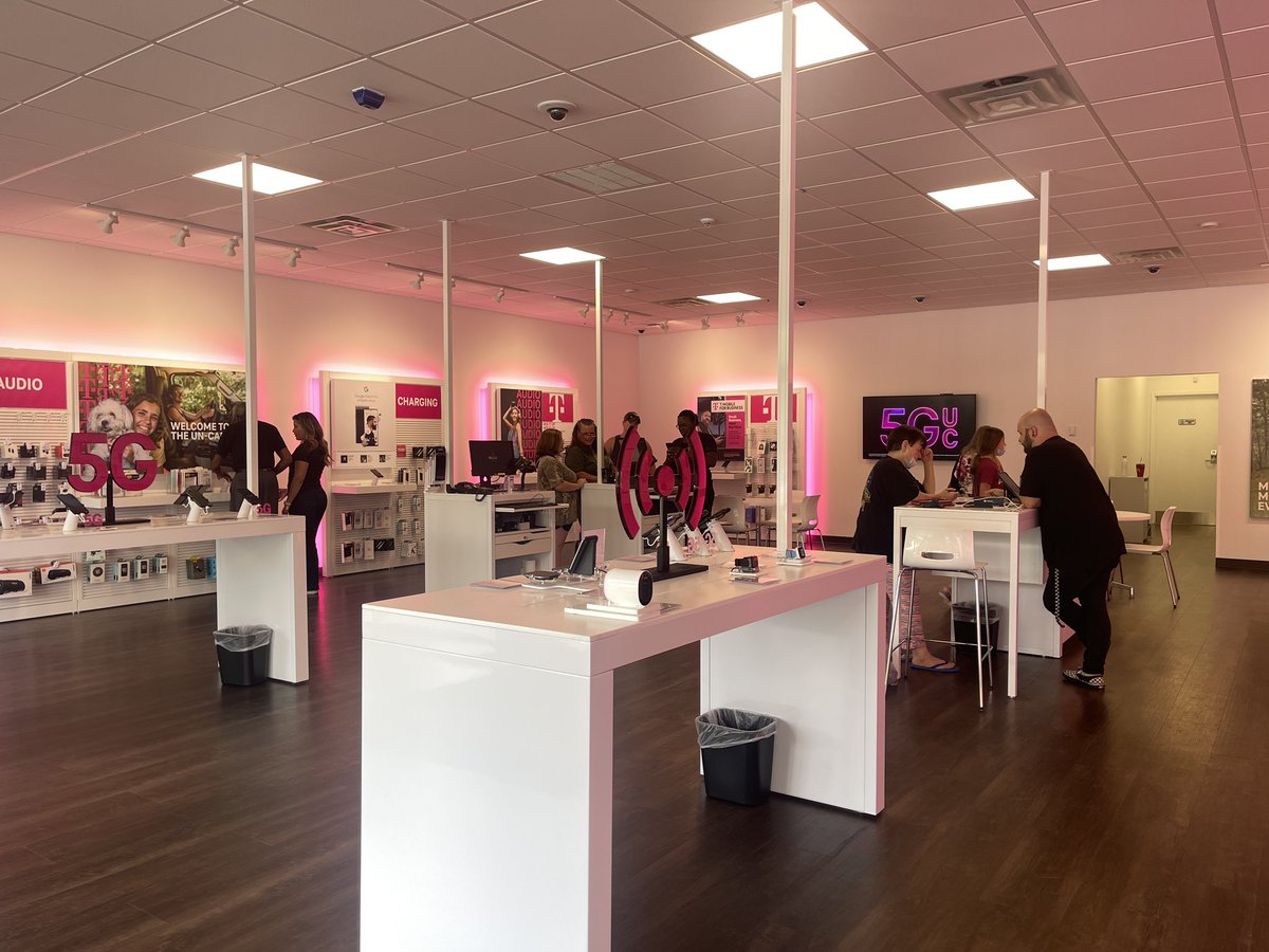 Incredible day in Covington as they opened their newly remodeled door.  Customers are loving it and this family decided to check it out and switch to @tmobile and Americas fastest 5G network!  #roanokerising #beastmode #bombsquad #herecomestheboom