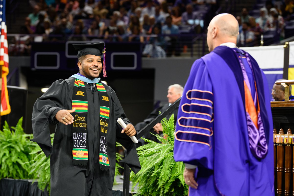 ClemsonUniv's tweet photo. Best place. Best school. Best grads in the nation. https://t.co/zBuimjHUwj
