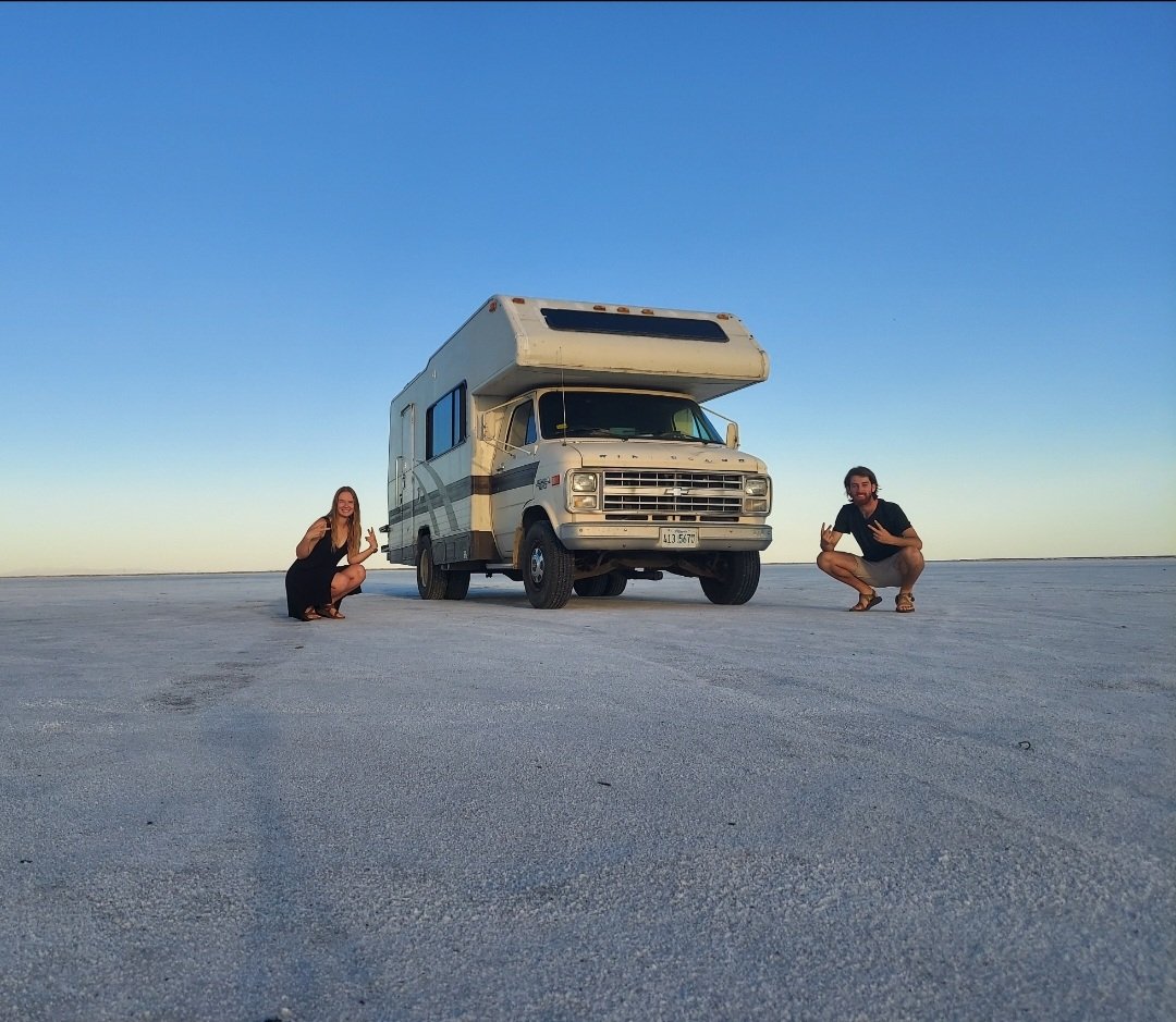 _brookeprater's tweet photo. Hello Twitter! It's been awhile. I have been traveling the US in my 1987 Winnebago since May. I have been to 10 states, and will soon be going to Canada for the first time! Here are some of my favorite pictures from the trip so far🌎🏔⛺️ https://t.co/bN8UlbZbuG