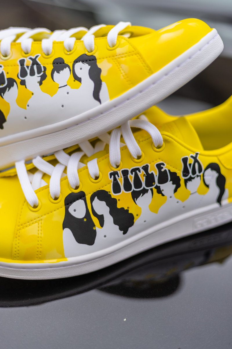 jada_theblock's tweet photo. Had an order for a pair celebrating 50 years of Title IX🔆

#customshoes #femaleownedbusiness #angelus #sneakerhead #womeninsneakers #customizer #angeluspaint #sneakerart #sneakerartist #smallbusinessowner #airforce1 #femaleowned #customsneakers  #customadidas #titleix #titleix50 https://t.co/HHtQi213bo