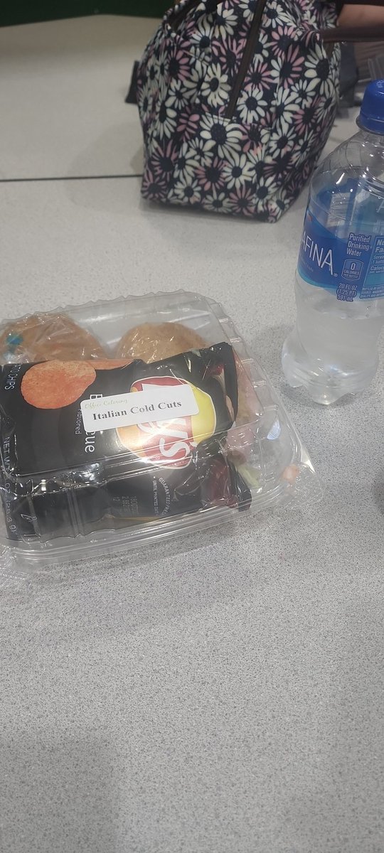 Ceci2Techie's tweet photo. Time for lunch #pgcpsjumpstart https://t.co/EjnTmx9wn5