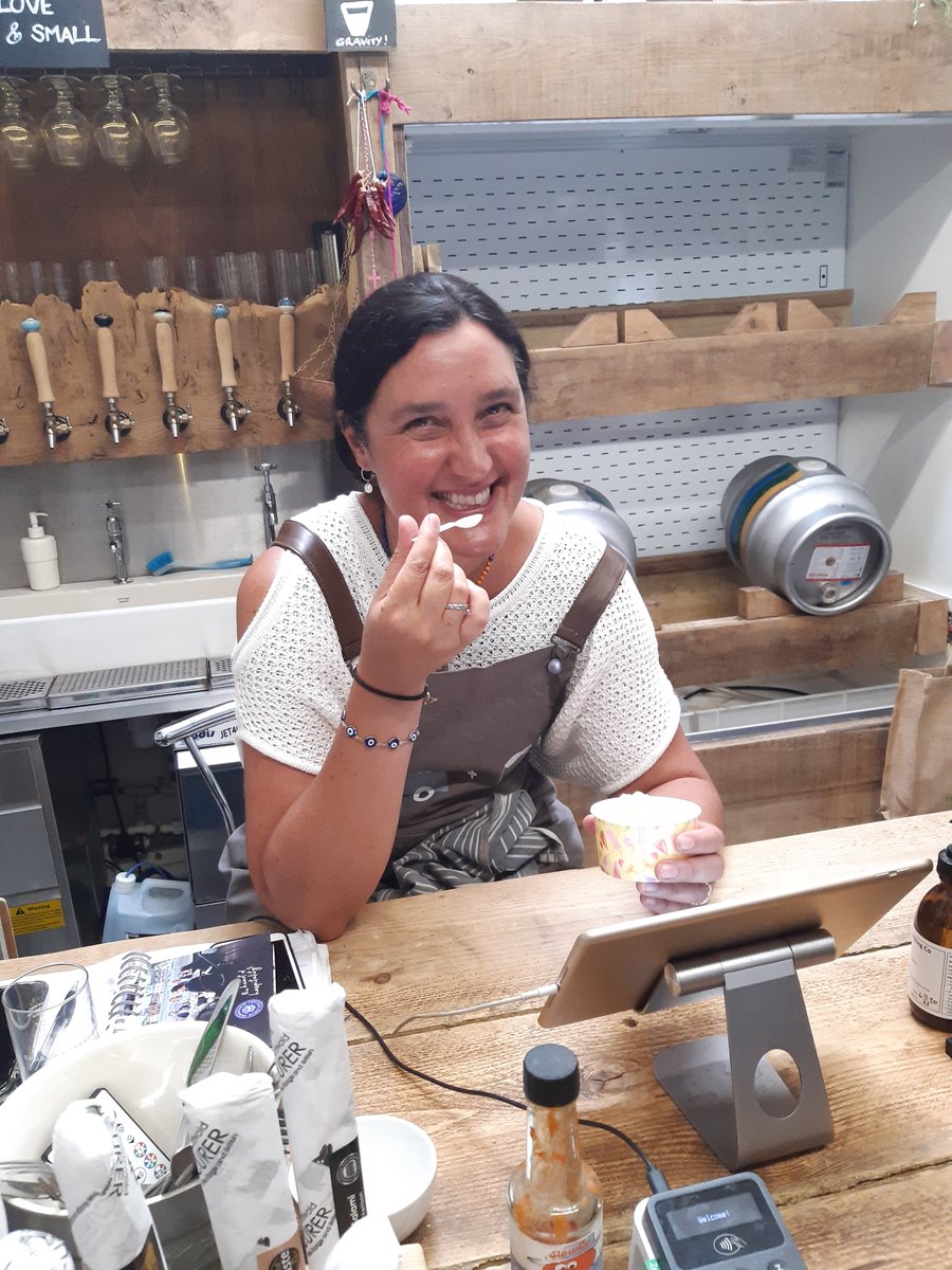 CoveredMarketOx's tweet photo. It's hot hot hot outside, and we're oh so cool in our market.  Come and keep your cool with us while still feeling those summer vibes. 😎🌬️  #keepcool #summermarket we like to call it a summer time recharge! 😊🥰🥂🌻 https://t.co/wecawChdgj