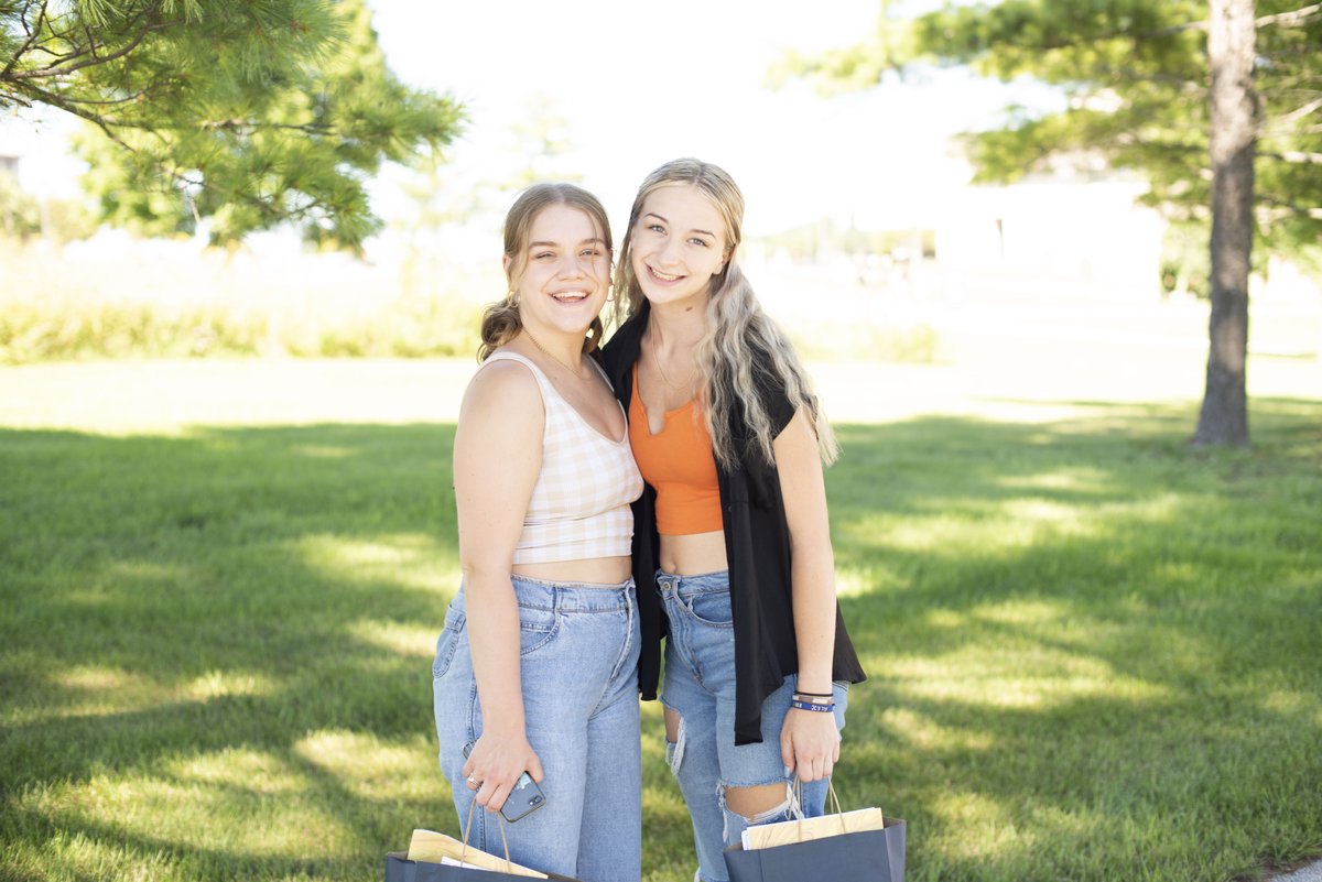 rvcgoldeneagles's tweet photo. Another week of successful events welcoming our new students! These #RVCGoldenEagles are ready to take flight this semester. 🦅 #NewStudentWelcome #Fall2022 #CommunityCollege #StudentSuccess #Welcome https://t.co/H5xYXD1qpz