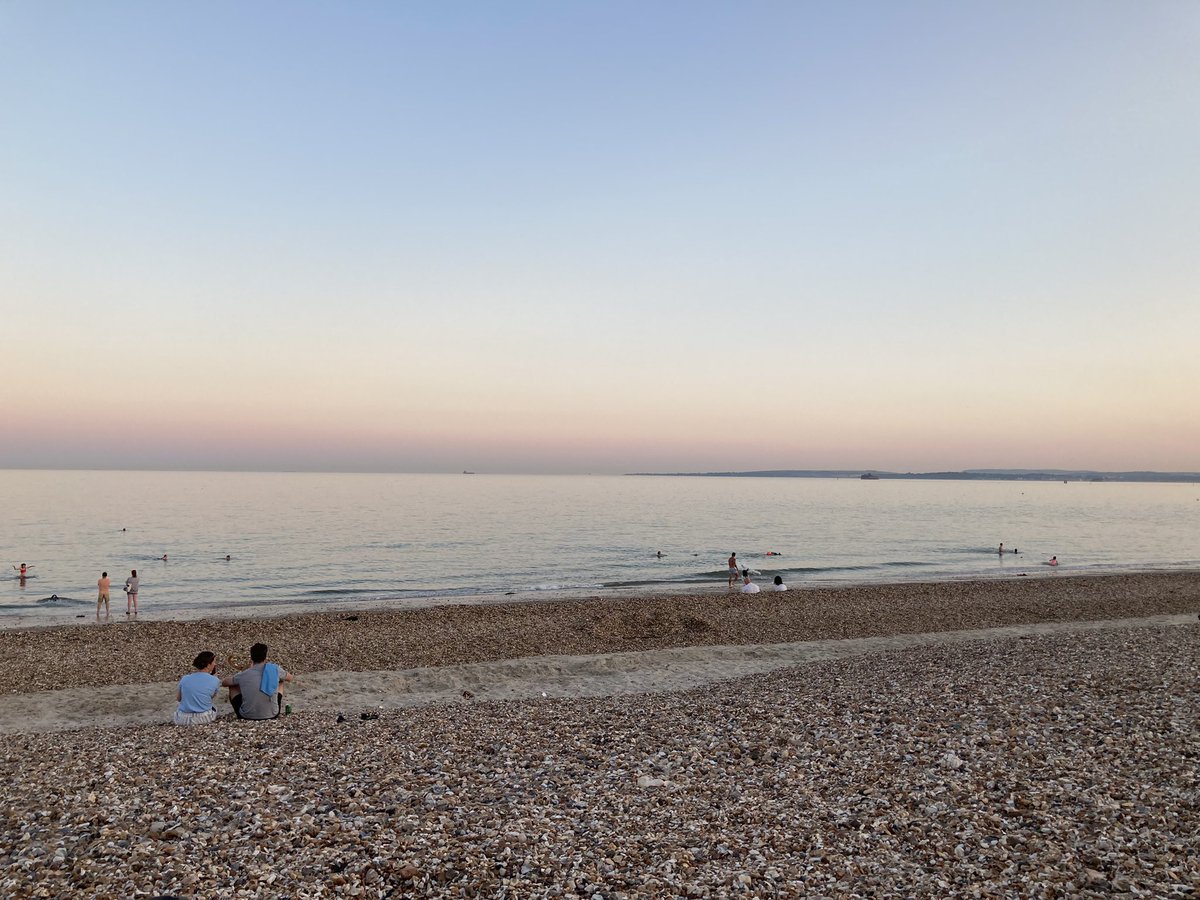 TeamBoobsPT's tweet photo. #WeActiveChallenge2022 day 12: A long weekend in Portsmouth with family means a swim in the sea, SUP boarding and my brother ordering UberEats to arrive at the beach for dinner with a view 😍#AHPsActive https://t.co/9x04yX6gLQ