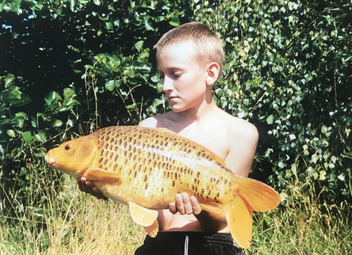 Taking you back 21 years to August 2001 and a young Dovey with a carp he had off the surface with a piece of bread 🍞

<a href="/itv4MonsterCarp/">Monster Carp</a>  <a href="/TomDove11/">Tom Dove</a>  👈🏻

<a href="/KordaOfficial/">Team Korda</a> <a href="/NeilSpoons/">Neil Spooner</a> <a href="/DelkimLtd/">Delkim</a> <a href="/MainlineBaits/">Mainline Baits Official</a> 
#TomDove #monstercarp #mainlinebaits #bigcarp