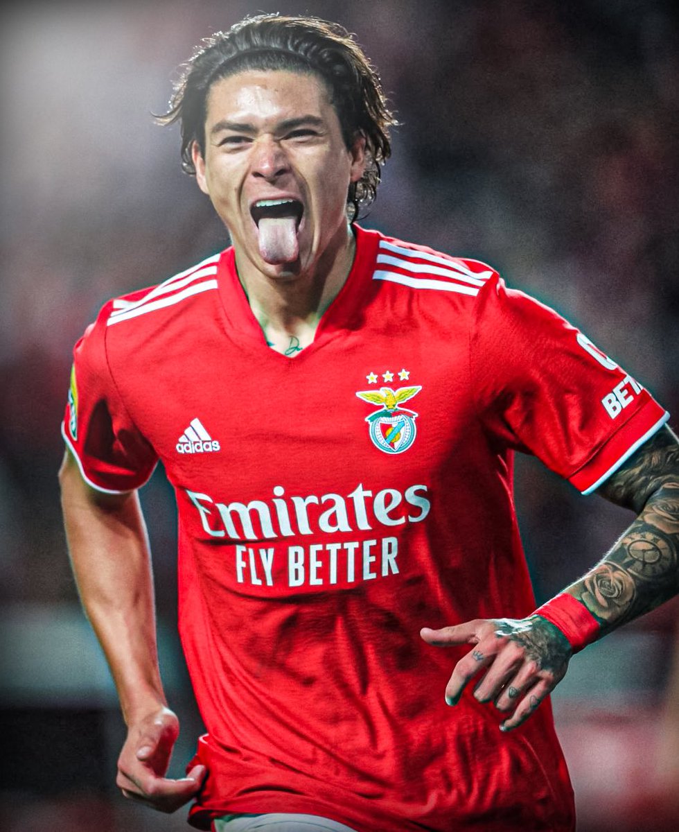Darwin está entre os nomeados para a Bola de Ouro, nosso menino de Ouro ! 🦅❤️
