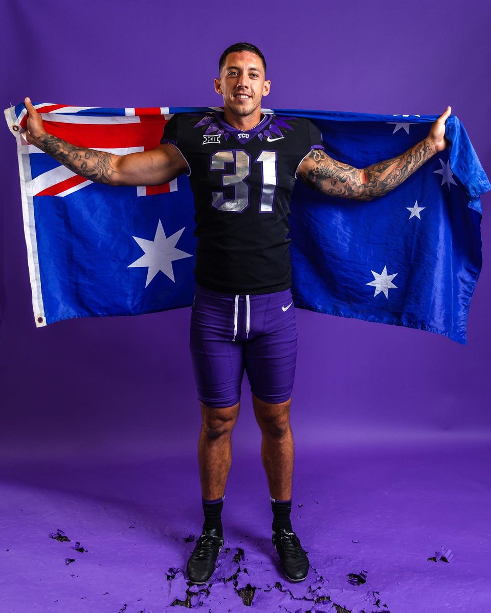 TCUFootball's tweet photo. Pose for the flicks 📸

#GoFrogs #DFWBig12Team https://t.co/vinvlV9eSr