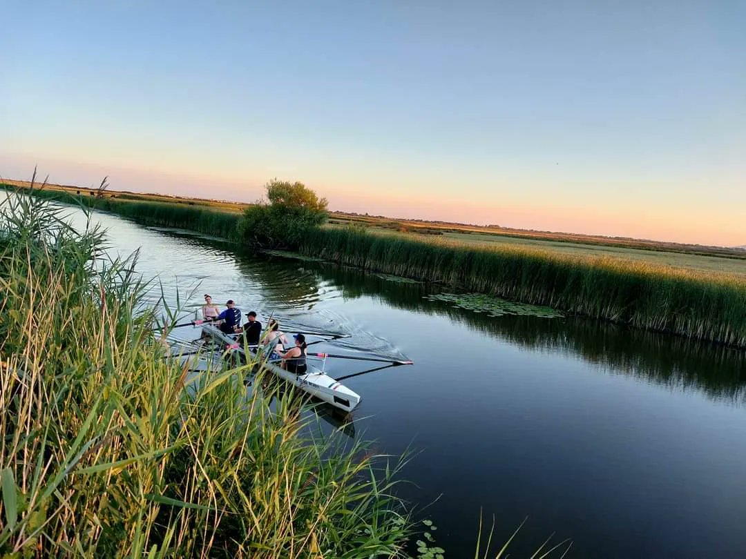 EBRowingClub's tweet photo. Last night's training before tomrrow's last regatta at Worthing. What a lovely sunset it was.
.
#ERC #rowing #coastal #coastalrowing #aviron #rudern #roing #soutu #remo #rodd #roeien #roing #canottaggio #training #exercise #sculling #sweep #eastbournerowingclub https://t.co/YgZFsNsDOK