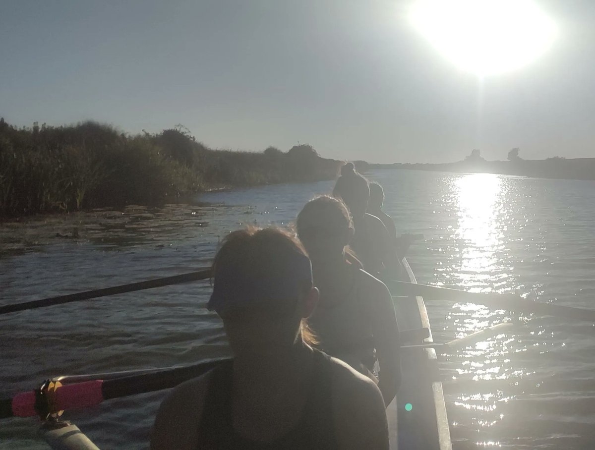 EBRowingClub's tweet photo. Last night's training before tomrrow's last regatta at Worthing. What a lovely sunset it was.
.
#ERC #rowing #coastal #coastalrowing #aviron #rudern #roing #soutu #remo #rodd #roeien #roing #canottaggio #training #exercise #sculling #sweep #eastbournerowingclub https://t.co/YgZFsNsDOK