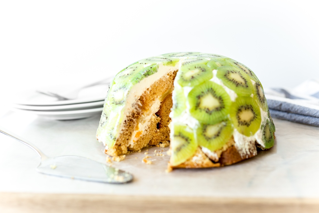 teachnutrMB's tweet photo. If you want to keep summer around a little longer (here in Manitoba, we sure do!) then make this tropical kiwi cake! 🥝

It's sure to wow anyone you share it with and is not as hard to make as it may seem, promise.

https://t.co/1WaiKUi1ke https://t.co/dynqPfKw8N