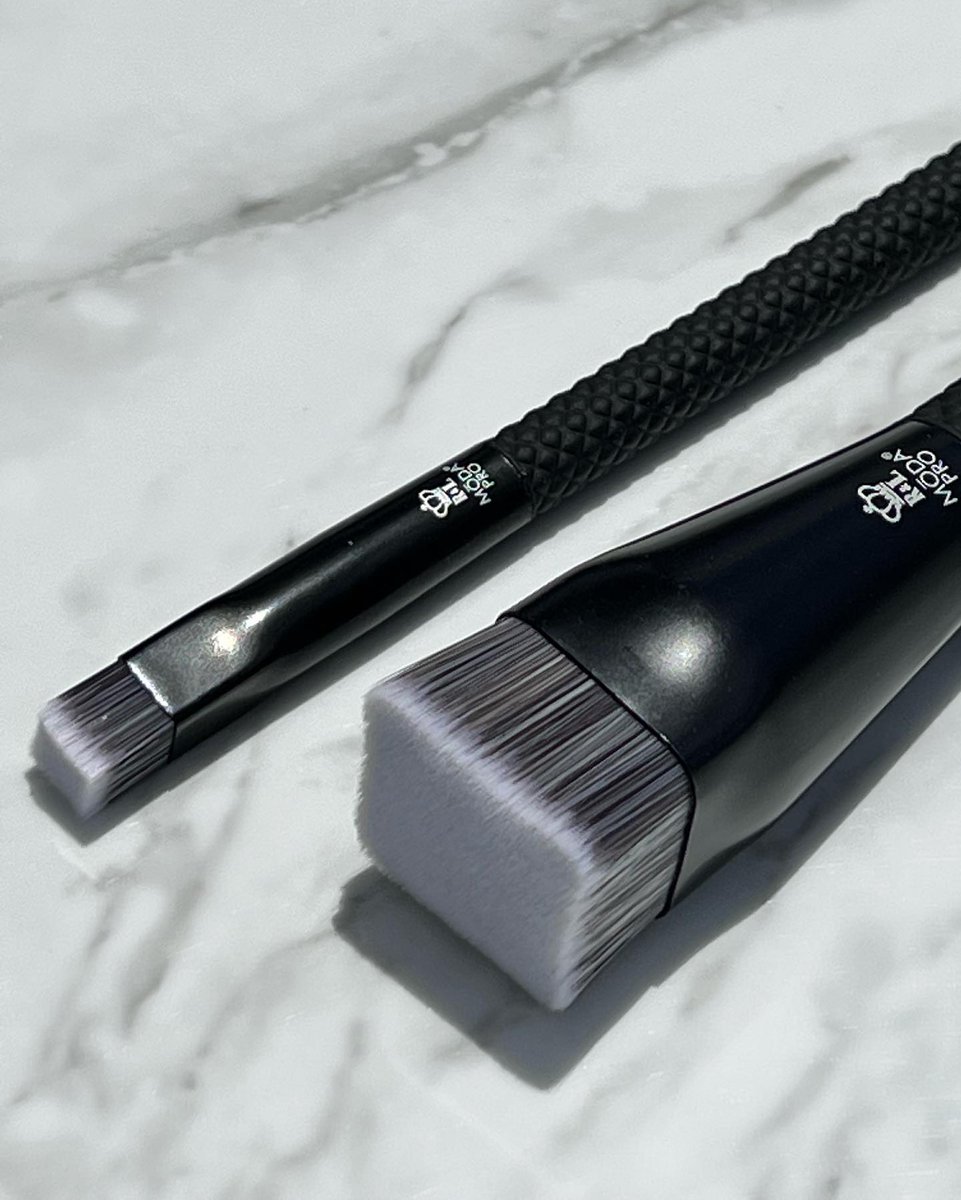 A match made to blend. ✨

"These brushes are perfect for your cream product application!" - <a href="/chikisluvscruz/">Iris</a>. The MŌDA Pro Cube Duo cam seamlessly blend foundation and smooth out harsh lines. 

🖤🤍 Visit the link to shop our dynamic duos.
cur.lt/llj4g8uwm
