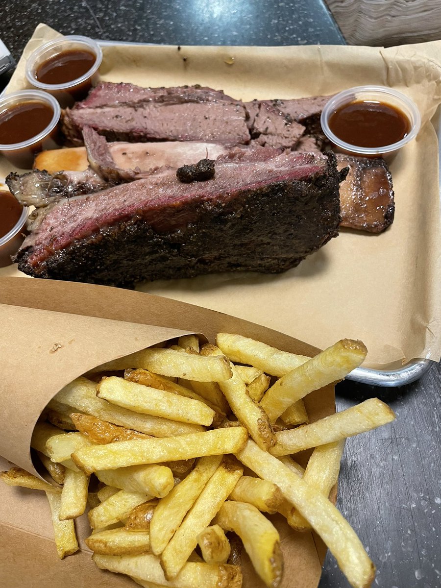 Rateit_ksa's tweet photo. زيارة
Smokey beards
 تجربة ممتازة 🤩 و أكل جدا جدا لذيذ ويستحق التجريبة 

١- جودة الآكل 3.5/4
٢- الأسعار 2.5/4
٣- وقت وسرعة الخدمة 3/4
٤- نظافة المكان 3.5/4
٥- الموقع والاجواء 3/4

عندهم جلسات داخليه 

📍موقع المحل 
الرياض، حي حطين https://t.co/0vDoSFQl8F