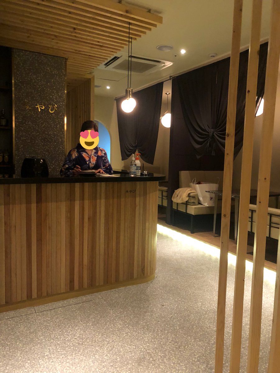 aaaaaa6929's tweet photo. 韓国駐在員クラブのバイト募集です💕
会員制の高級クラブになっている為お客さんも礼儀正しく、落ち着いた雰囲気です✨

ママさんも韓国人の方ですが、日本に20年以上住んでいたので日本語がペラペラでとっても優しい方です。

気になる、興味がある方お気軽にDM下さい☺️
#韓国留学 #韓国アルバイト https://t.co/top46WRJE3