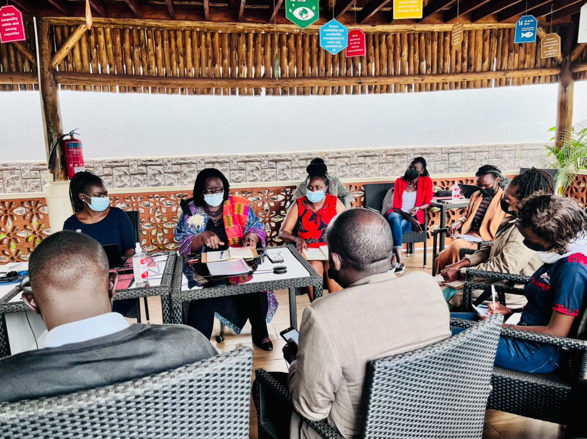 ug_girls's tweet photo. Thank you @UNDPUganda team for hosting our team today alongside other Youth &amp; Young People to celebrate #IYD2022. The discussion aimed at raising awareness on barriers to intergenerational solidarity. Commitments to continue supporting Youth initiatives at grassroots were made. https://t.co/GUVnlDni1P