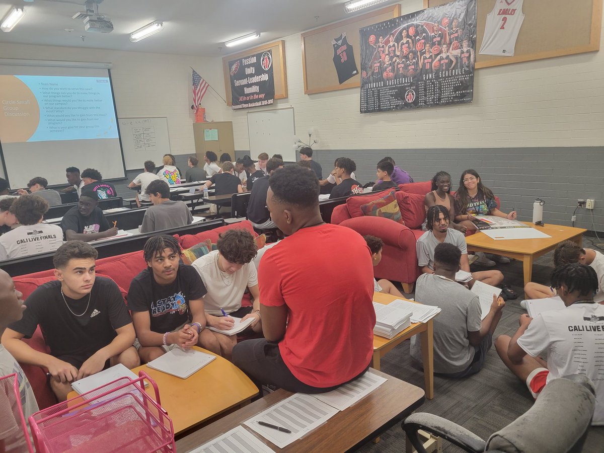 ihseagleshoops's tweet image. Morning shooting and leadership with over 40 STUDENT-ATHLETES. We got better today. 

The burden of the Iron Man is daily growth.

#IronManChallenge
#BeBetterBeDifferent #IronSharpensIron