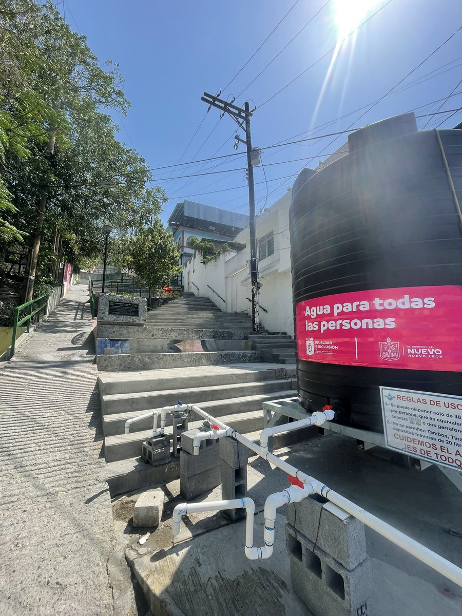 miguelbtrevino's tweet photo. Les comparto el antes y el después de las escaleras en Canteras. 

Este es un claro ejemplo de cómo creamos calidad de vida en el espacio público con la participación de los ciudadanos. 👏🏼

Muy buen proyecto de @juventud_sp https://t.co/leYjx39eqz