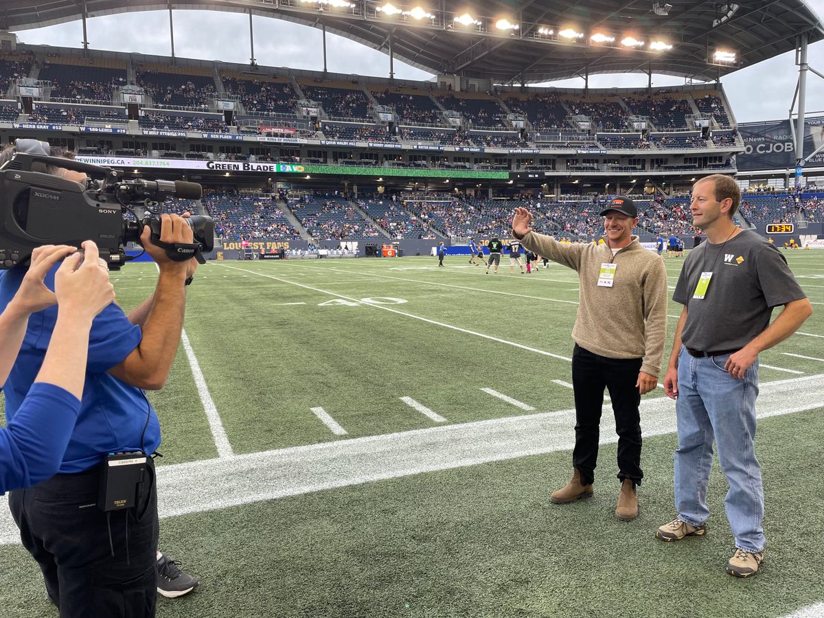 Snizification's tweet photo. @PeakoftheMarket @Wpg_BlueBombers We had a fantastic time last night. Thanks so much! https://t.co/tcjy7j9PNV