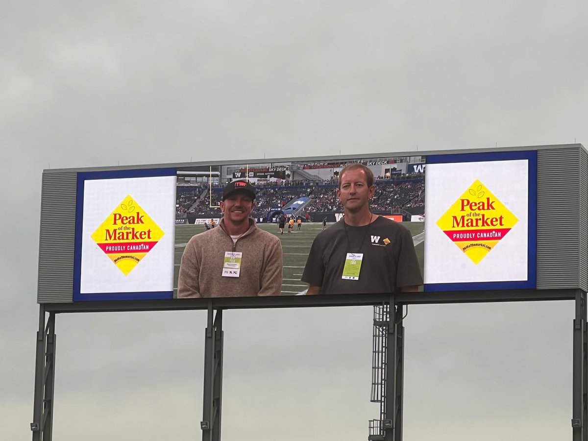Snizification's tweet photo. @PeakoftheMarket @Wpg_BlueBombers We had a fantastic time last night. Thanks so much! https://t.co/tcjy7j9PNV