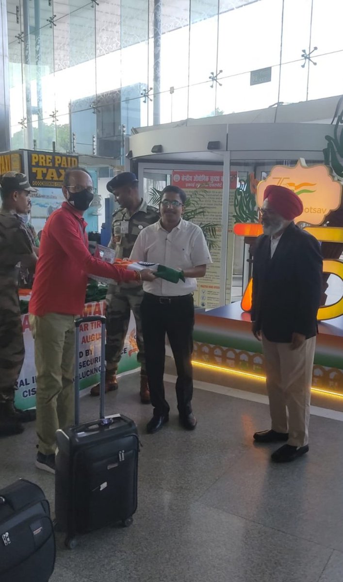 It was a proud moment for us to receive Tiranga from officials <a href="/lkoairport/">Lucknow Airport</a> 
हाथ मे हो तिरंगा, तो अभिमान ही अलग है, 
राष्ट्रभक्ति से सराबोर, ये शान ही अलग है। 
देश पे मर मिटने का, सम्मान ही अलग है, 
हर घर तिरंगा होने का, शब्द गान ही अलग है। 
जय हिंद। <a href="/AAI_Official/">Airports Authority of India</a> <a href="/PSIIndia/">Population Services International India-PSI India</a>